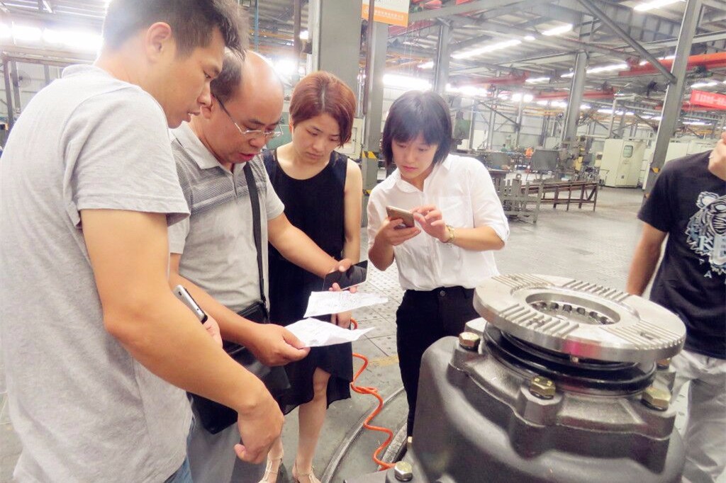 深圳民富沃能、東風(fēng)特汽聯(lián)合考察組蒞臨十堰精密新動力科技有限公司參觀指導(dǎo)工作