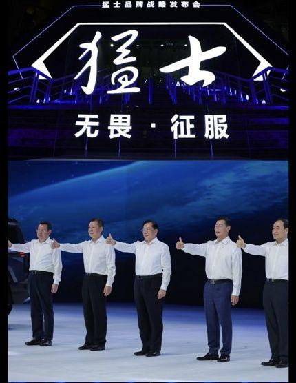 中國悍馬“猛士”登場，國產(chǎn)電動車為啥掀起了硬派越野風(fēng)？