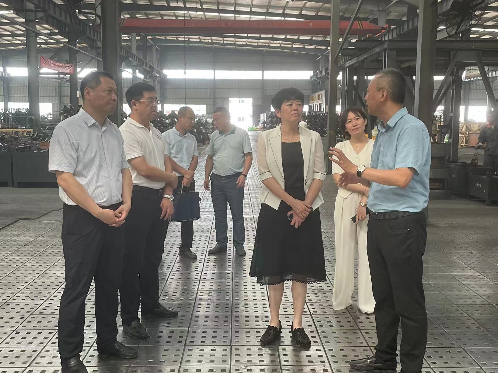 工會送清涼，防暑保安康-十堰市總工會走進(jìn)精密新動力開展慰問活動